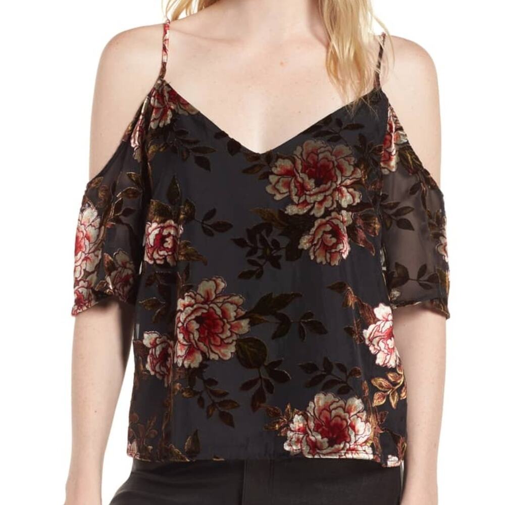 CUPCAKES AND CASHMERE Jovelyn Off the Shoulder Top